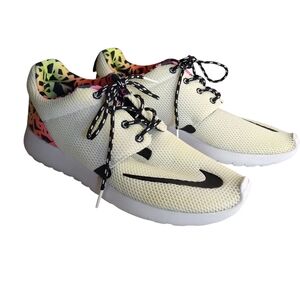 Nike White Roshe Running Shoes Sneakers Lace Up breathable Sz 7Y Youth Girls 7